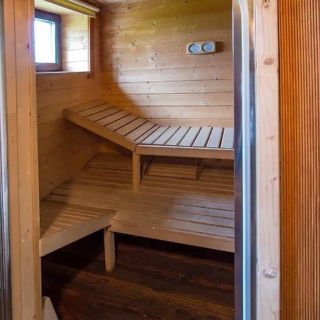 וילה Tarnawianka Apart, Jacuzzi, Sauna, Bilard *